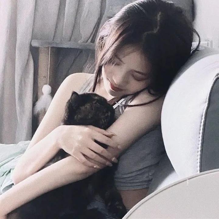 红衣小女孩
